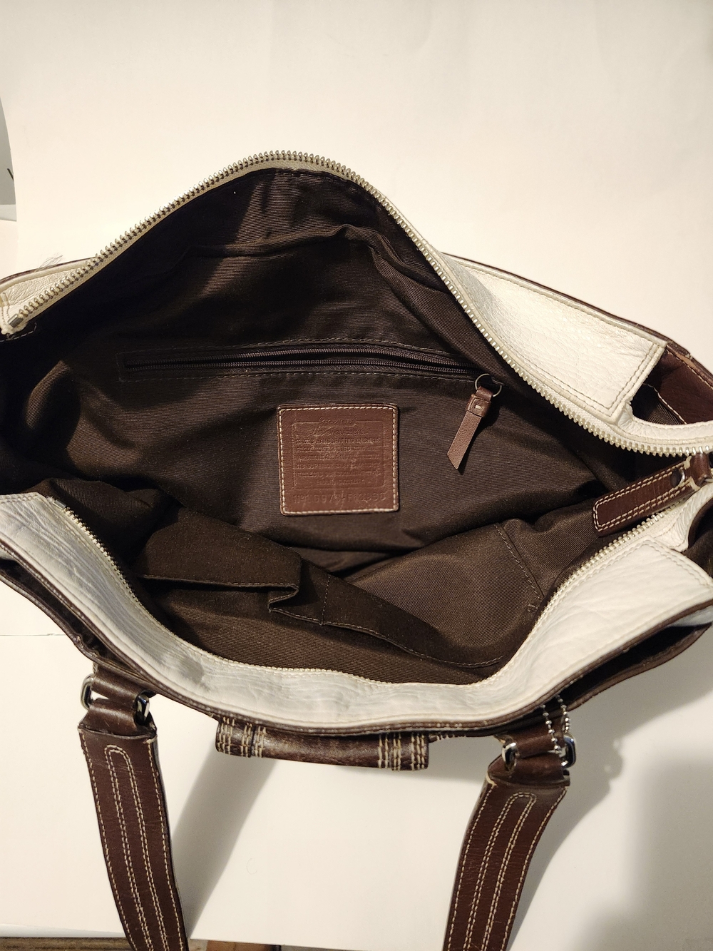 Coach Two-Tone White and Brown Leather Shoulder Tote - Picture 4 of 4